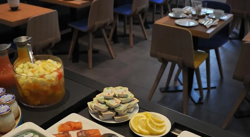 ****  Hotel Le Mareuil Paris France